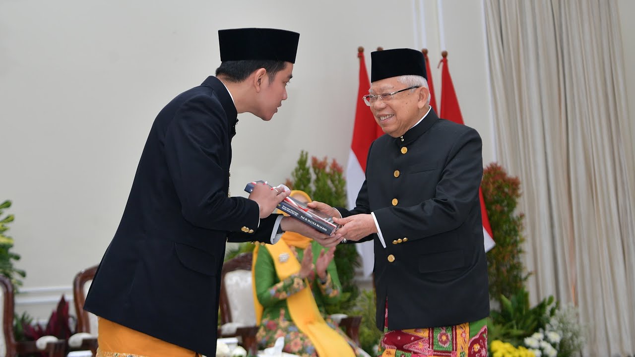 Penyerahan Memori Jabatan Wapres ke 13 K.H. Ma'ruf Amin ke Wakil Presiden Gibran Rakabuming Raka