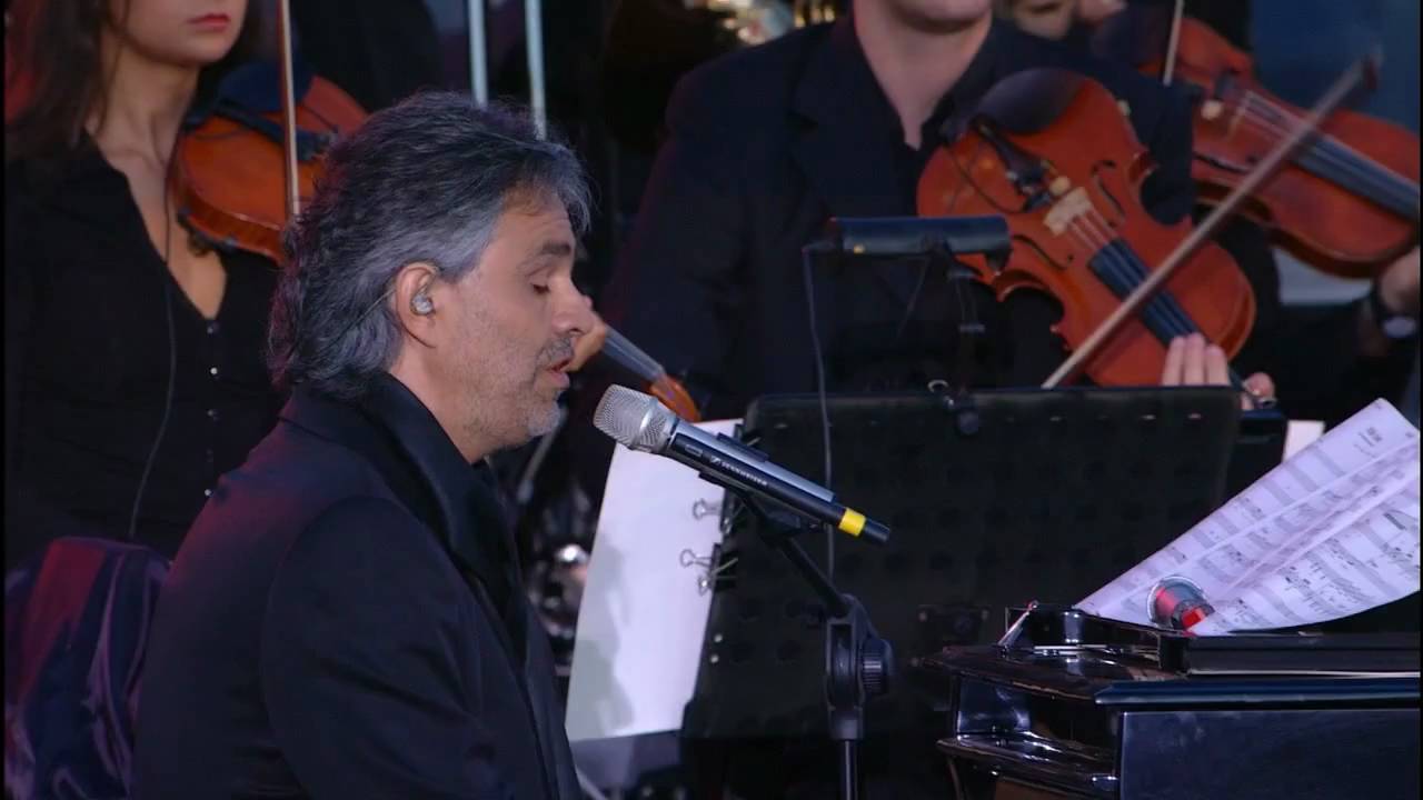 Andrea bocelli vivo. Андреа Бочелли vivere. Концерт Андреа Бочелли в Тоскане. Vivo per Lei Андреа Бочелли. Андреа Бочелли фото.