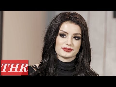 Vídeo: Paige (Saraya Jade Bevis) Patrimônio líquido: Wiki, casada, família, casamento, salário, irmãos