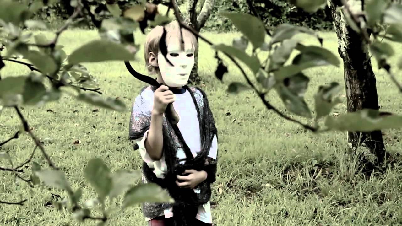 Bohannons - Red White Black Pale