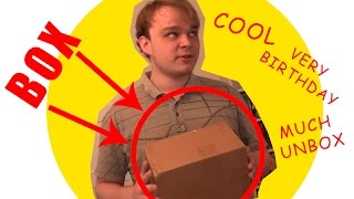 Birthday Unboxing WOW
Hey guys its an un-boxing video WOW
SUBSCRIBE if you had fun: http://youtube.com/subscription_center?add_user=doctorwhooutcast
TWITTER: https://twitter.com/SmithyPhox
FACEBOOK: www.facebook.com/ThePandawithGunProductions Birthday Unboxing WOW