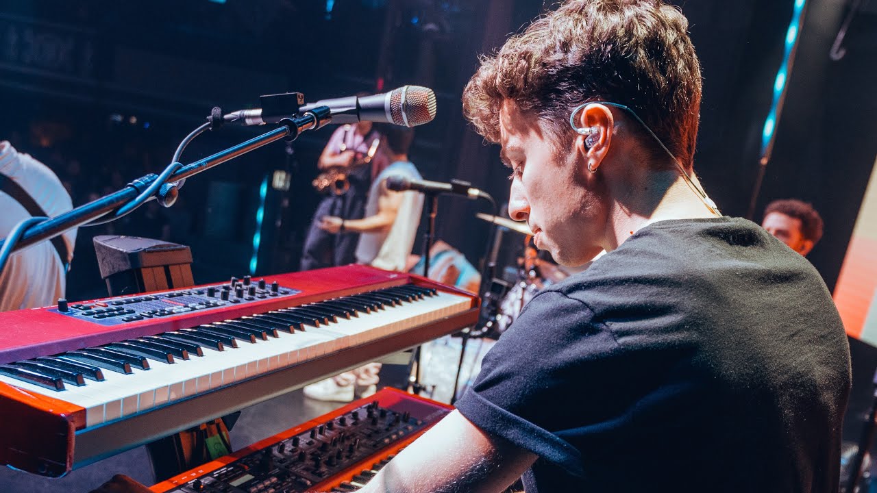 Couch - "Let Me Hold You" (Live in LA)