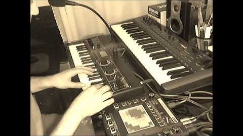 Korg Microkorg XL+& Kaossilator Pro performance -Pierre Ansorena-