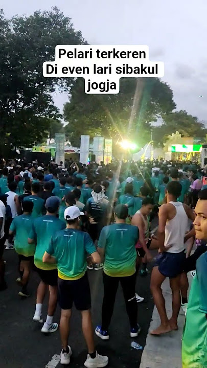 This man is really cool running barefoot #runner #veteranpelar #sibakuljogja