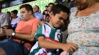 HECHOS PELOTA NIÑO HINCHA LLORA DESCONSOLADO TRAS GOL A SU EQUIPO