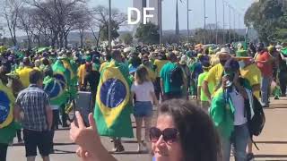 BOLSONARO DA A LARGADA EM CORRIDA EM DIA DE MANIFESTAÇÕES DEMOCRÁTICAS