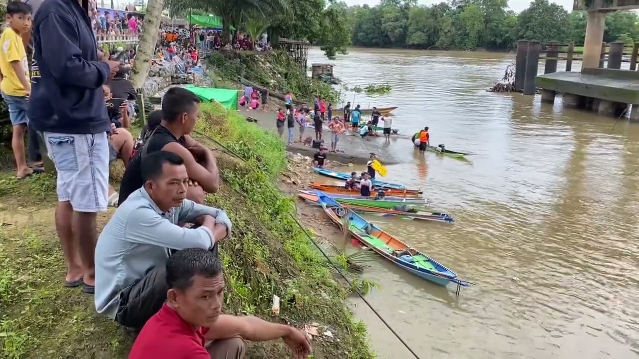 EVENT BALAPAN PERAHU KELINTING DESA KUJAN LAMANDAU