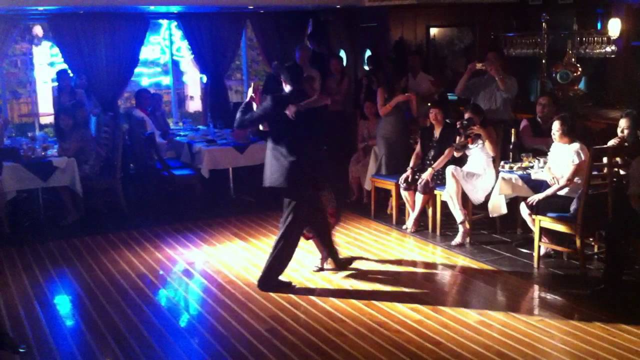 Alejandra Mantinan y Gaspar Godoy in HKG - 2