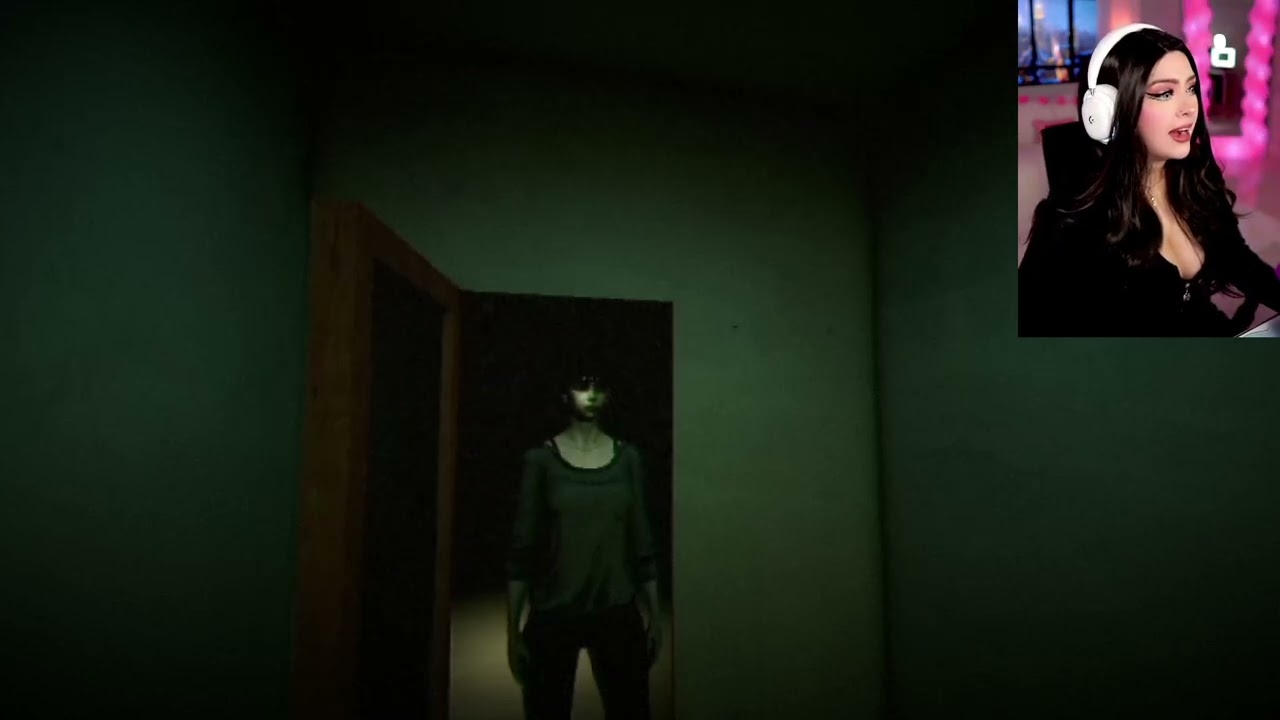 Ari se asusta jugando terror, casi se nos va aricita 