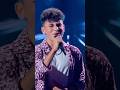 Francesco conquista il pubblico di #TheVoiceKidsIt con “Abbracciame” di Andrea Sannino.