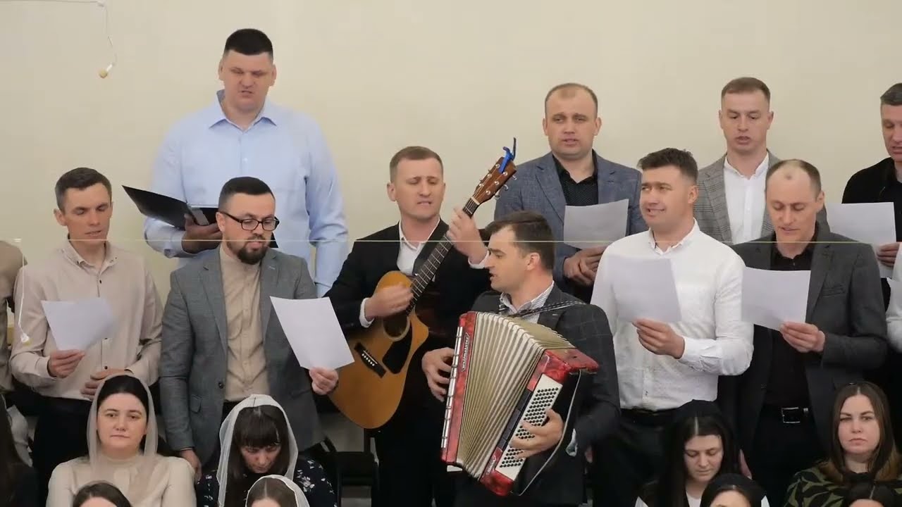 Єрусалим, що сходить з неба, В проміннях ясних свого Царя.