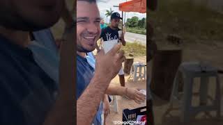 Video thumbnail of "Júnior Vianna Na Estrada Tomando Caldo de Cana"