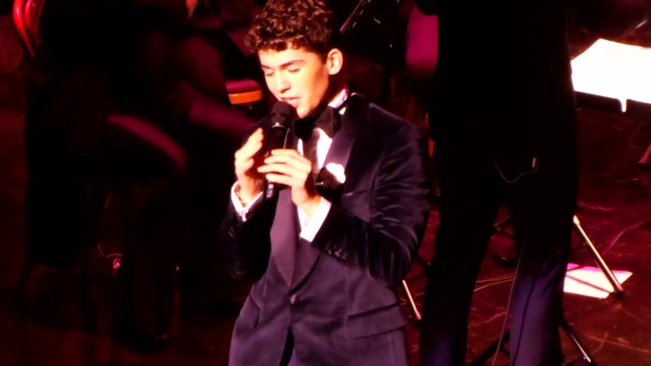 Sleduj MARTÍN SAVI "CAN´T HELP FALLING IN LOVE" na YouTube Sleduj MARTÍN SAVI "CAN´T HELP FALLING IN LOVE" na YouTube