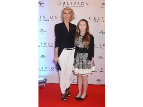 showbiz vietnam Yvonne Connolly - Goss Meets LIVE!
