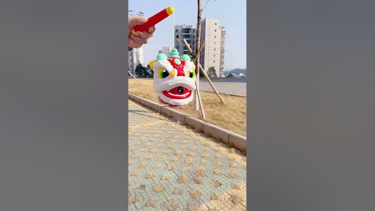 The lion dance bubble machine with music and lights has a Chinese New Year atmosphere. Hurry up The lion dance bubble machine with music and lights has a Chinese New Year atmosphere. Hurry up
