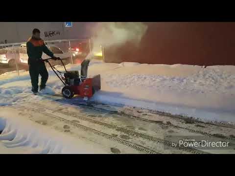 Видео: Електрически снегорини: характеристики на снегорини с метални и гумени шнекове. Как да изберем самоходна снегорин за лятна резиденция? Оценка на модела и отзиви на собствениците
