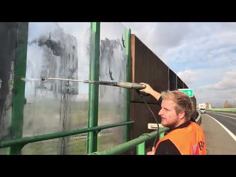 Odstranění graffiti z protihlukové stěny | polykarbonát a ocelová konstrukce | ARS