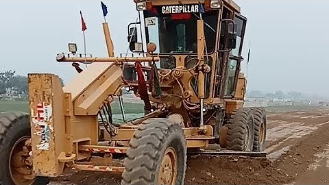 CATERPILLAR 140G Motor Grader Operating Techniques Cutting ! Spreading Build New Road Part1