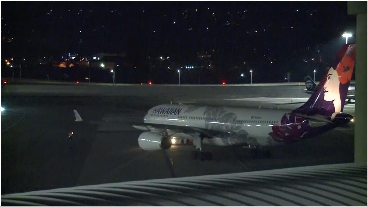 Air Canada Pilot Buys 23 Pizzas For Passengers Stranded On Tarmac