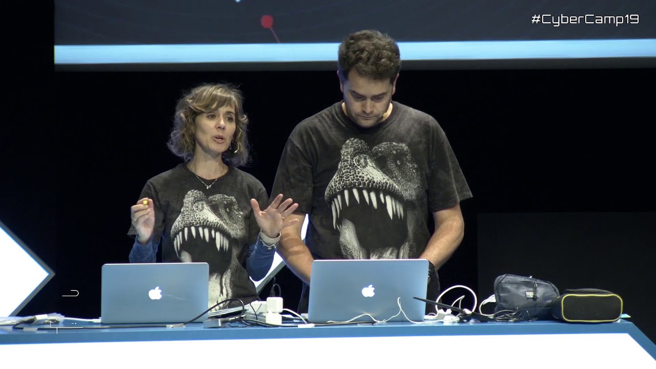 Hacker por un día - Raúl Siles and Mónica Salas 