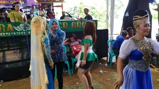 Download Putra Lingga - Juragan Empang By Marlinda G . The Weding De Susi N. Sumedang W Video MP3 Putra Lingga - Juragan Empang By Marlinda G . The Weding De Susi N. Sumedang W