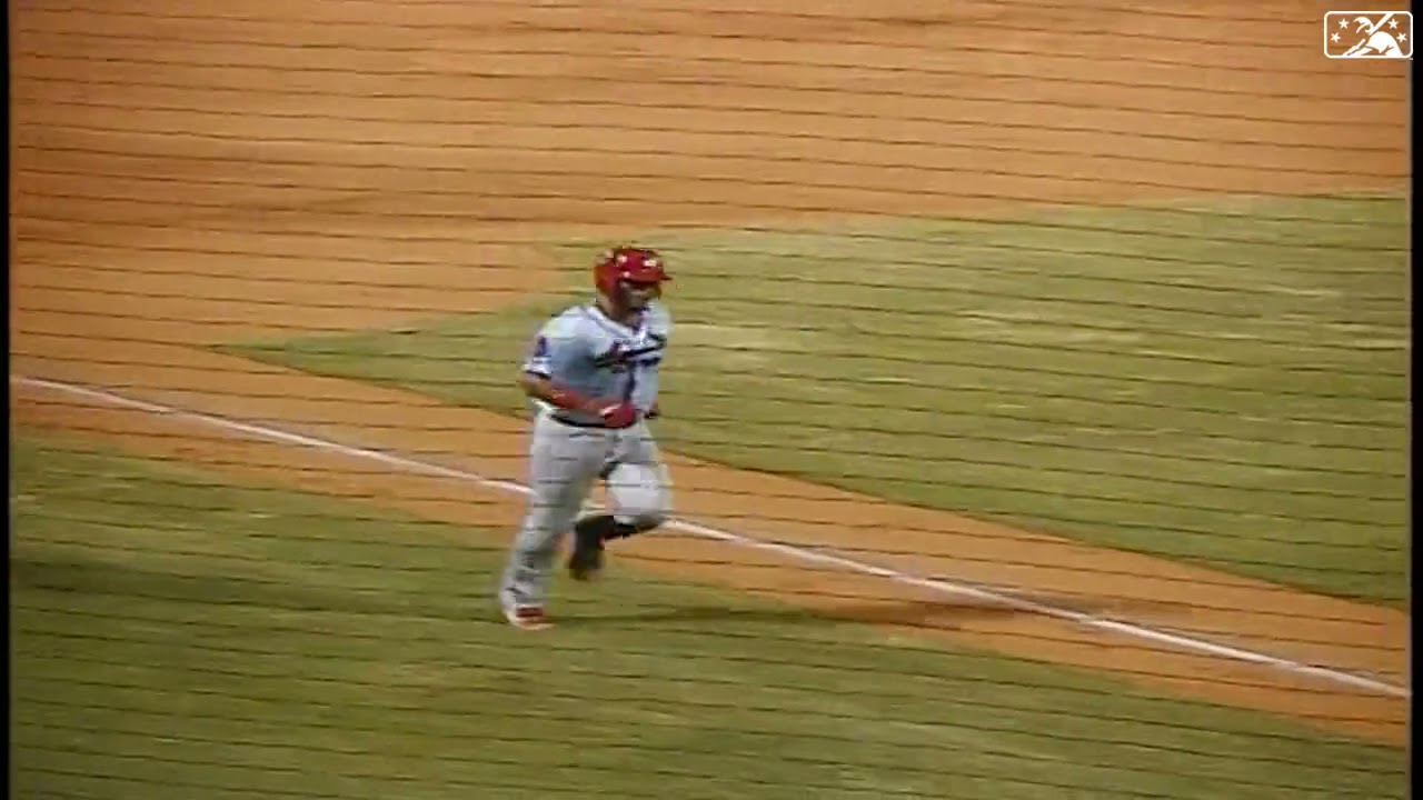 Iván Herrera conecta enorme cuadrangular con las bases llenas