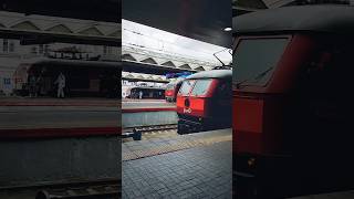 Сразу два электровоза #ЧС6 на Ленинградском вокзале. Красота!