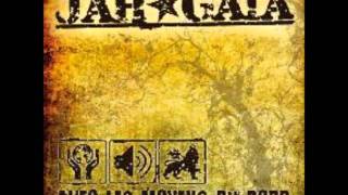 Jah Gaïa - assis sur un mur chords