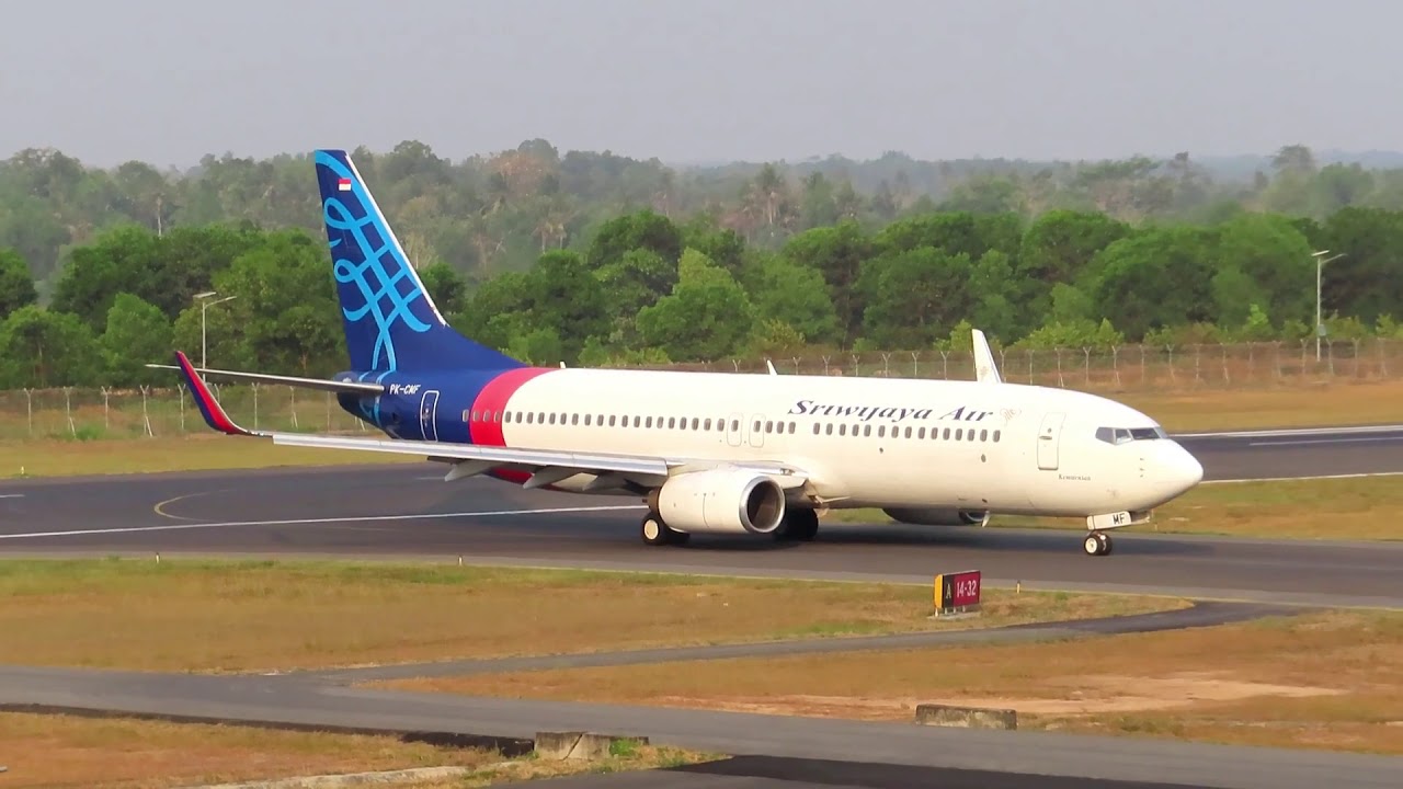 Nonton Pesawat Sriwijaya Air Landing dan Take Off di 