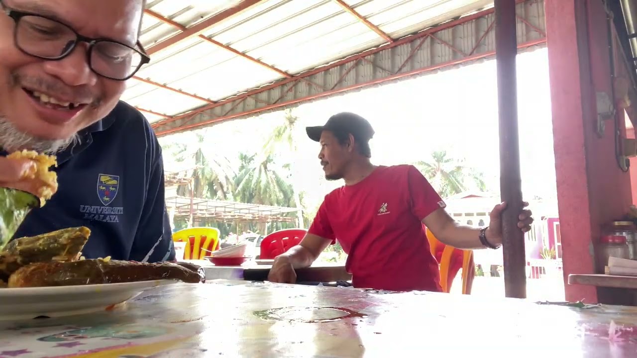 MAKAN DI GERAI LEKIR SITIAWAN PERAK