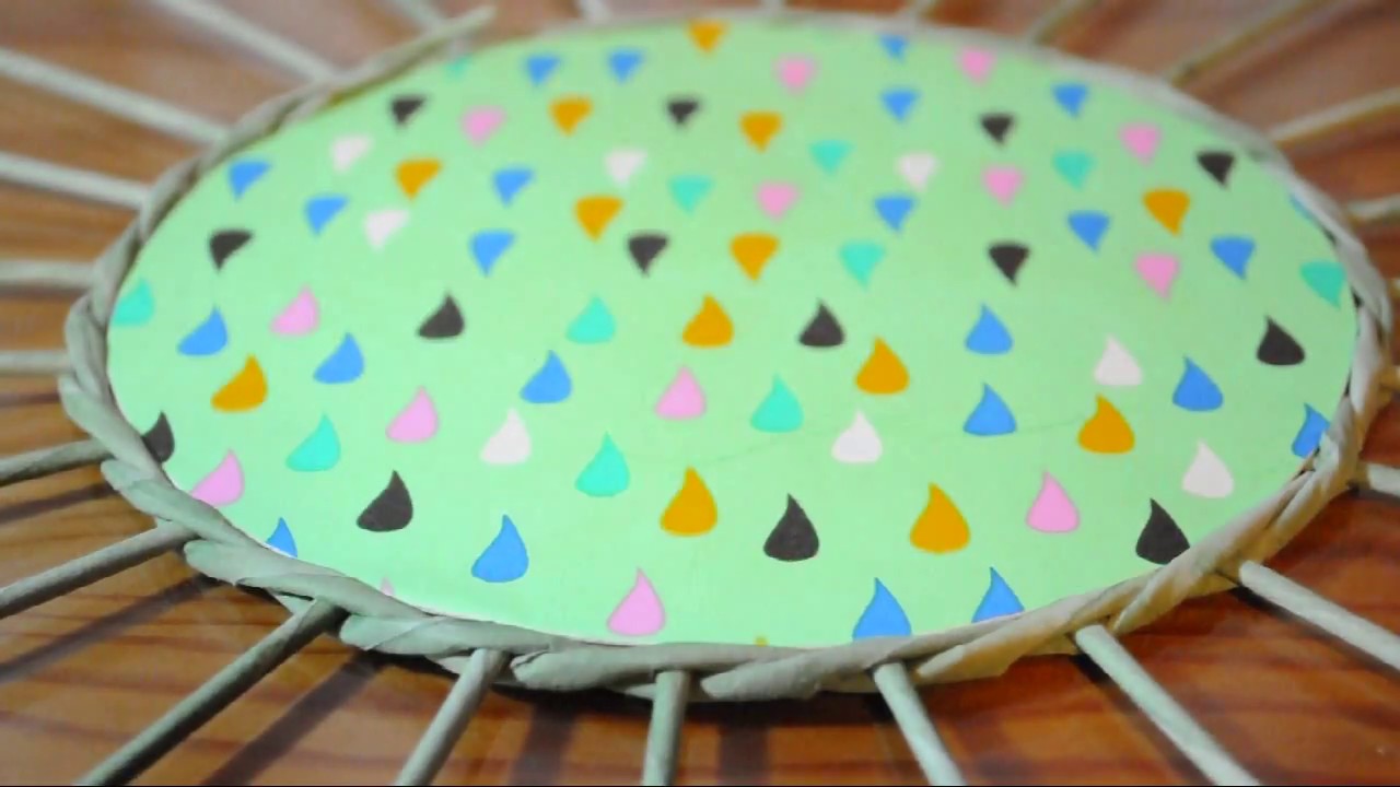 (1 de 4 ) Fondo con doble base de cartón para una cesta de papel