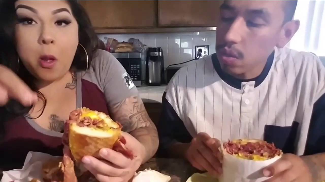 Extreme grubbing😰 pastrami and weed storys ||MUKBang
