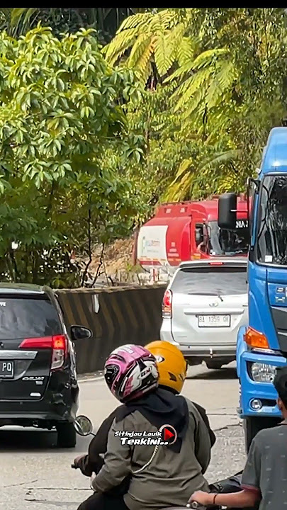 Terekam.. Detik-Detik Mobil Avanza Rem Blong Meluncur Tabrak Toyota Calya Di Tikungan Sitinjau Lauik