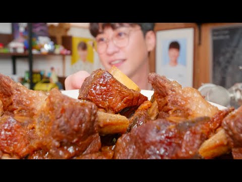 한국인은 갈비찜을 직접 만들 수 있다 그리고 먹방을 해