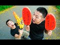 Battle Nerf War: Competition Nerf Guns Exchange Sausages for Watermelon Battle