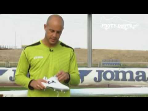 www.footy-boots.com In the summer of 2009, Pepe Reina signed a new football boot contract with Joma. Se Pepe introduce his new Joma Total Fit football boots in this video.