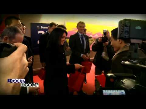 Le coup de com' : Sylvia Pinel à Roissy pour accueillir 200 passagers chinois -- 02/02/2014 numérique bibliothèque paris