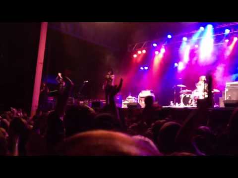 Falling In Reverse - The Drug In Me Is You LIVE @ FestEVIL (Ronnie throws microphone stands)