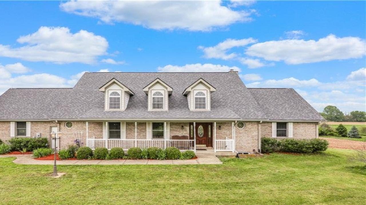 Homes for Sale on Acreage 6214 North 25 Road, Whiteland, IN Presented