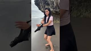 Download Lagu H4mp4r4n b4tu #reelsvideoシ #funny #haaha #kkkkk #beach #viralvideo MP3