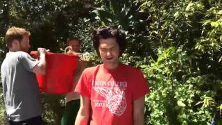 Ben Schwartz ALS Ice Bucket Challenge in reverse