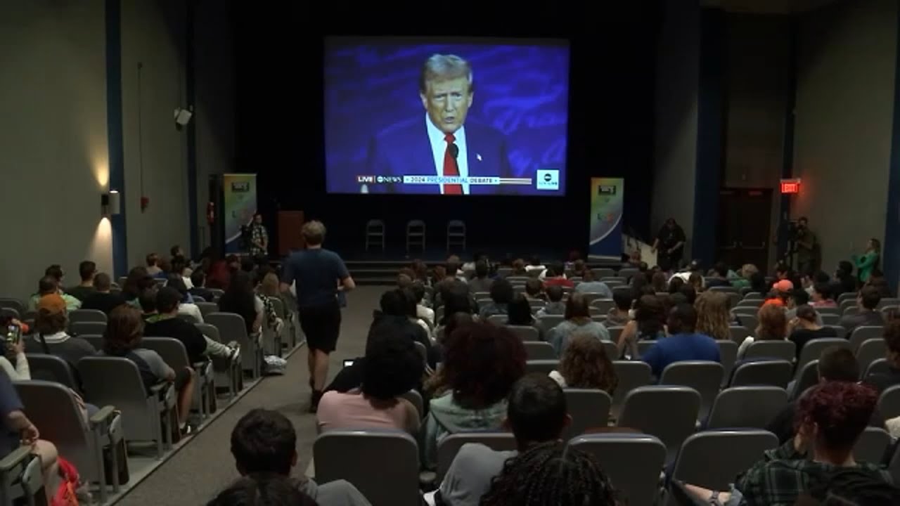 Students pay close attention to presidential debate at Hofstra watch ...