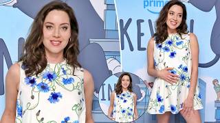 The Photo Everyone Is Zooming in On! Aubrey Plaza’s Big News!