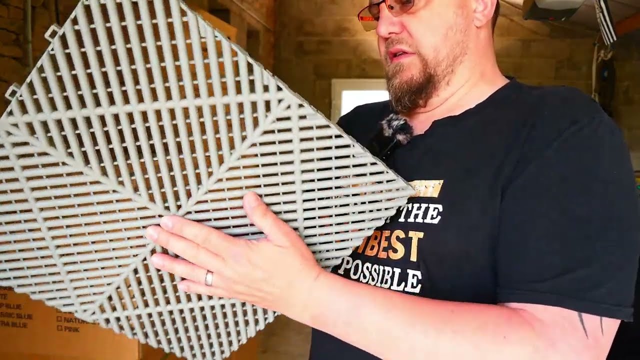 Je pose pour la première fois des dalles de sol de garage SquareStart de chez SquareFloor