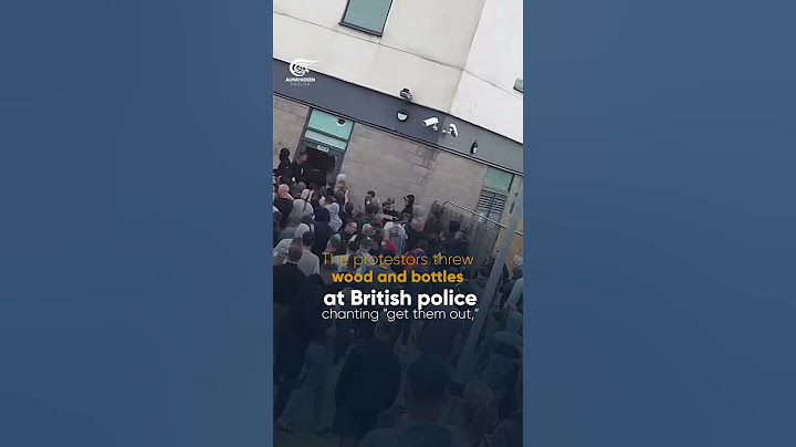 British rioters torch hotel in protest against asylum seekers, Muslims