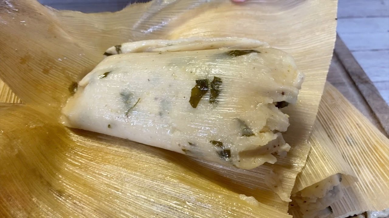 TAMALES VEGETARIANOS CON ESPINACAS RAJAS Y QUESO CON MASECA