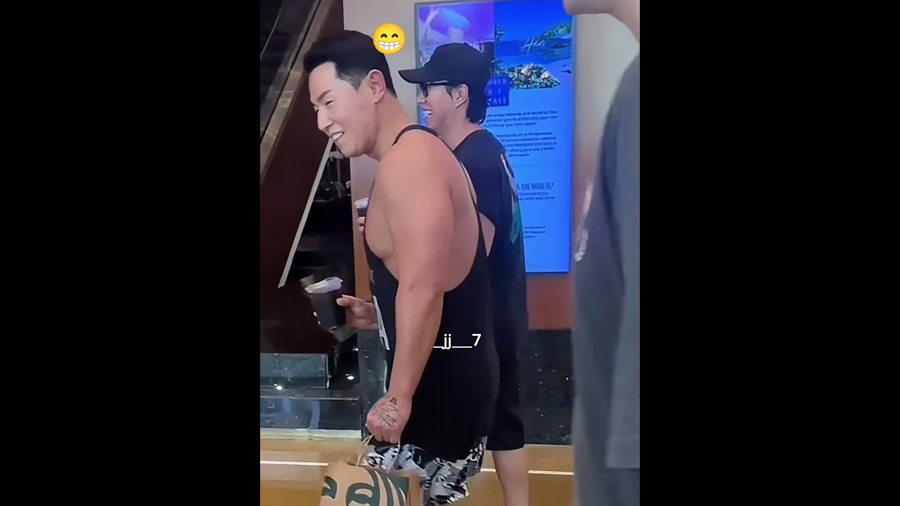 Mr. Lee BTS smiling and.. ohh 😍😁 #bts - YouTube