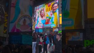 Nosso vídeo foi parar na Times Square, em NY 😍 E você, já assistiu essa versão do clip em inglês?