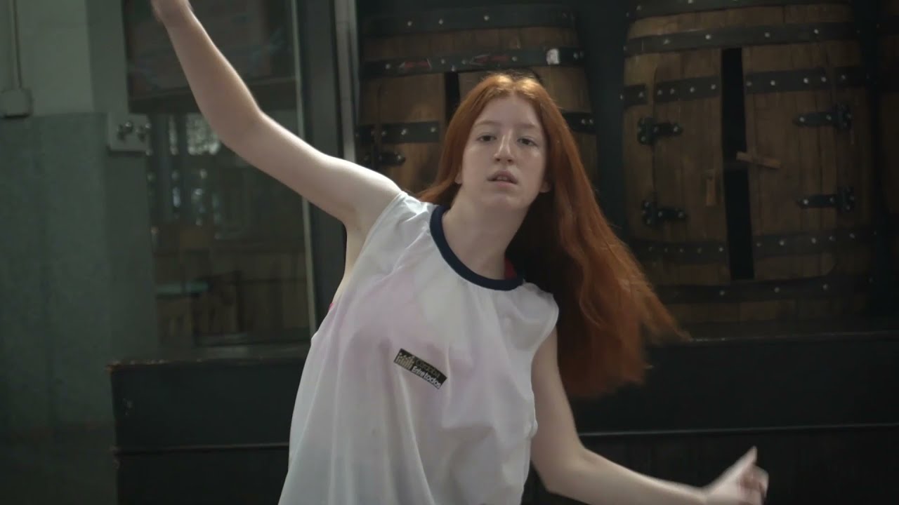 Female Solo Dancer - 1001109