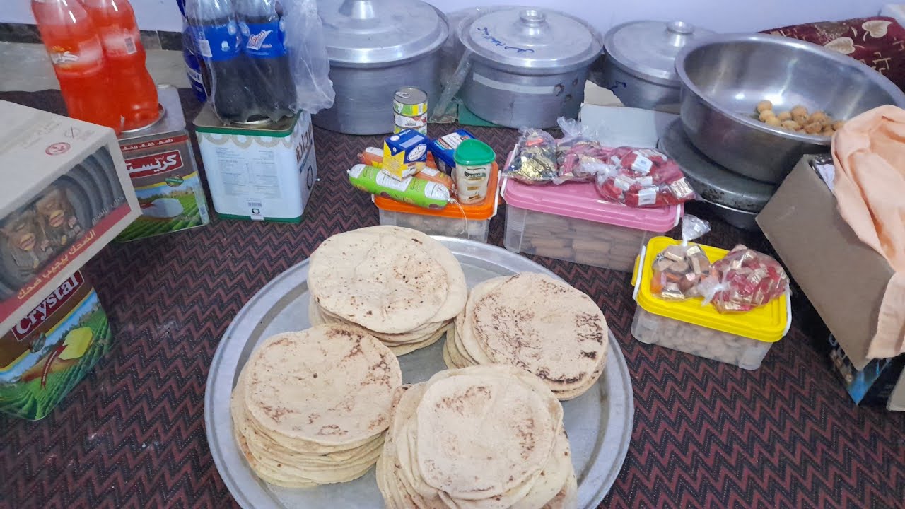 عشا العروسه وتورته الفرح ورص التلاجه وحلل الكحك والبسكوت والعيش وادوات التجميل